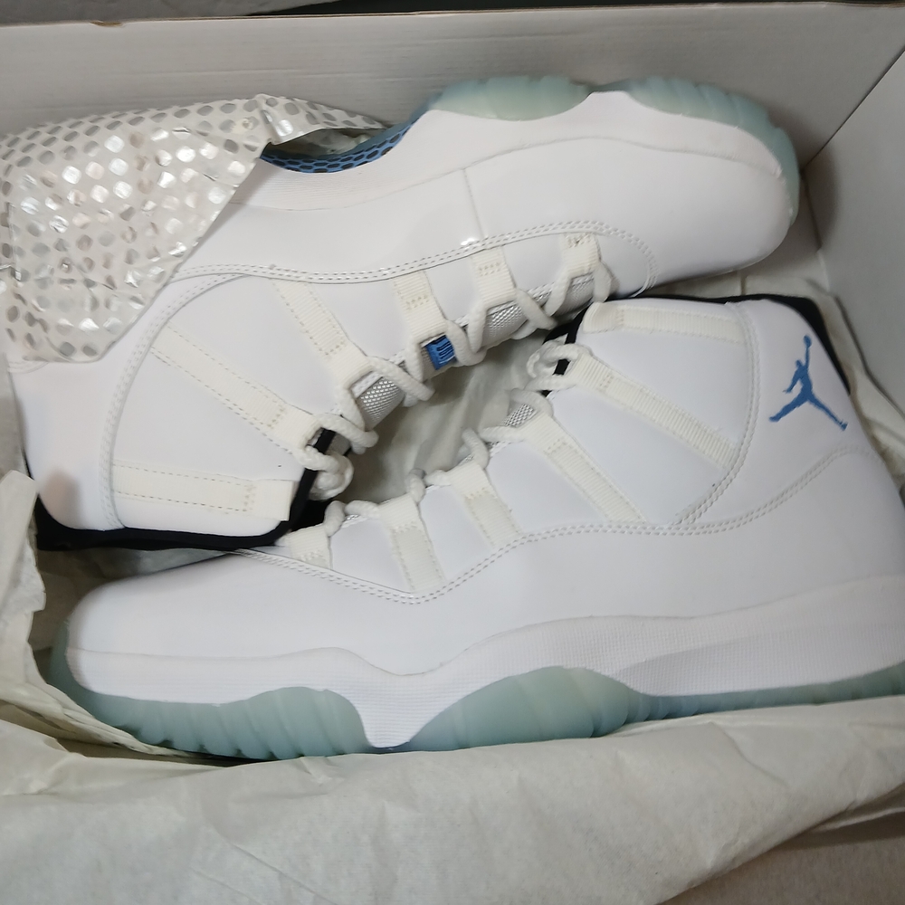 Jordan Air 11 Retro White and Blue Shoes 2014 Edition.
